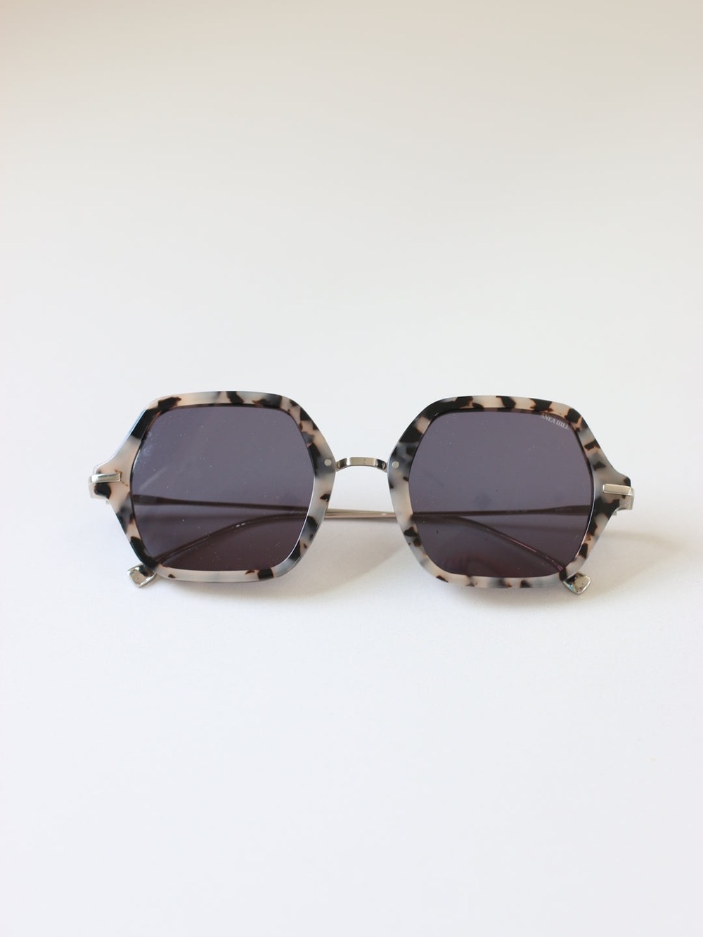 New without box Anea Hill “First Class” tortoise Sunglasses